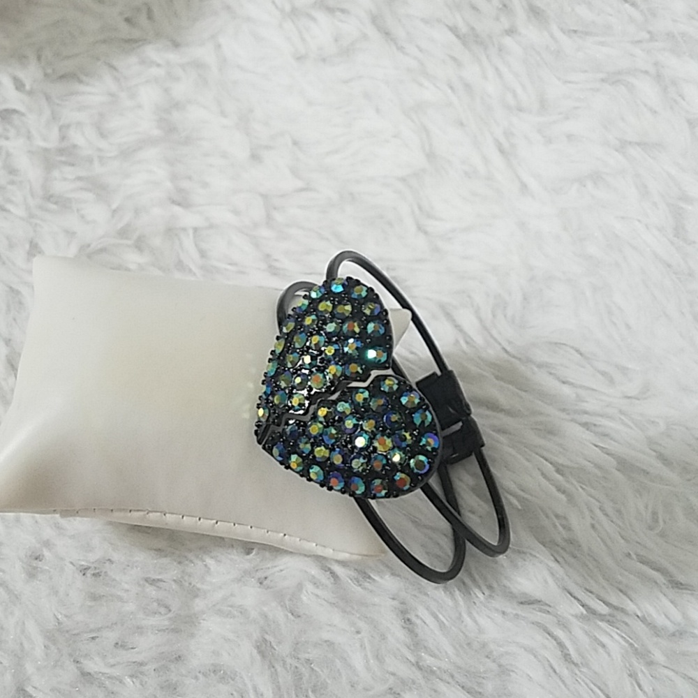 Heart-shaped bangle - Picture 2 of 3